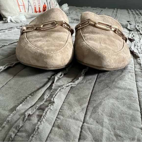 Size 5.5 Steve Madden Faraway Tan Suede Mules, gold hardware - Picture 2 of 6